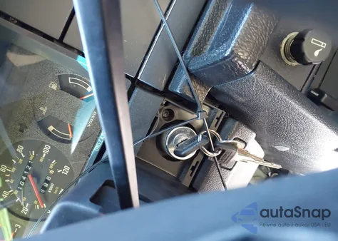 1991 Volvo 240 from USA, damaged, VIN YV1AA8847M1457003